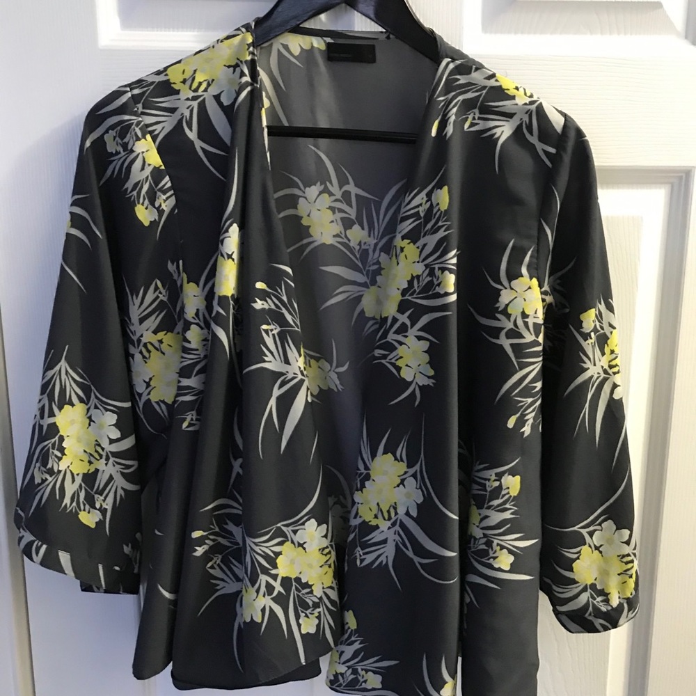 Vero Moda Floral Jacket- Gray- Size M